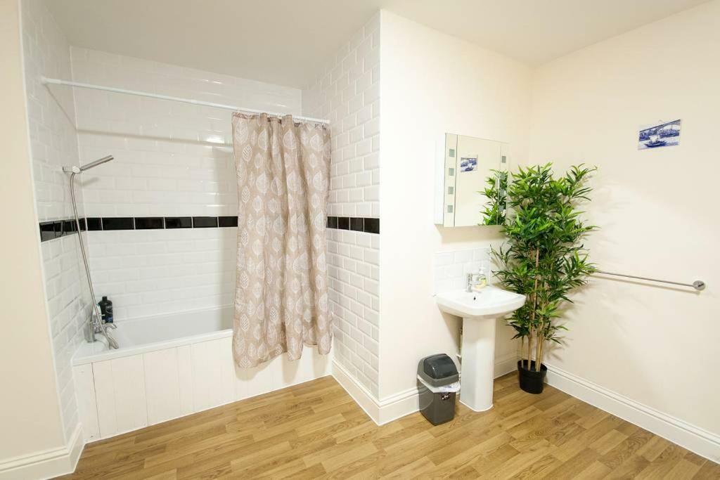 The Broadmead Forest - Spacious City Centre 3Bdr Apartment Бристол Екстериор снимка